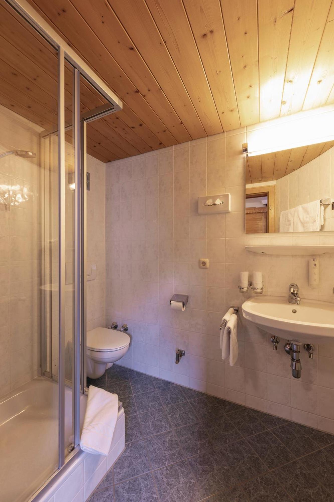 Quality Hosts Arlberg - Hotel Goldenes Kreuz B&B Sankt Anton am Arlberg Exteriér fotografie