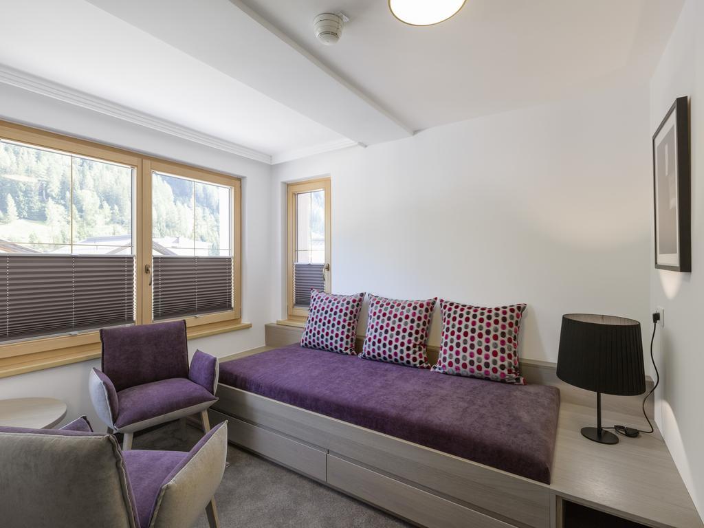 Quality Hosts Arlberg - Hotel Goldenes Kreuz B&B Sankt Anton am Arlberg Pokoj fotografie