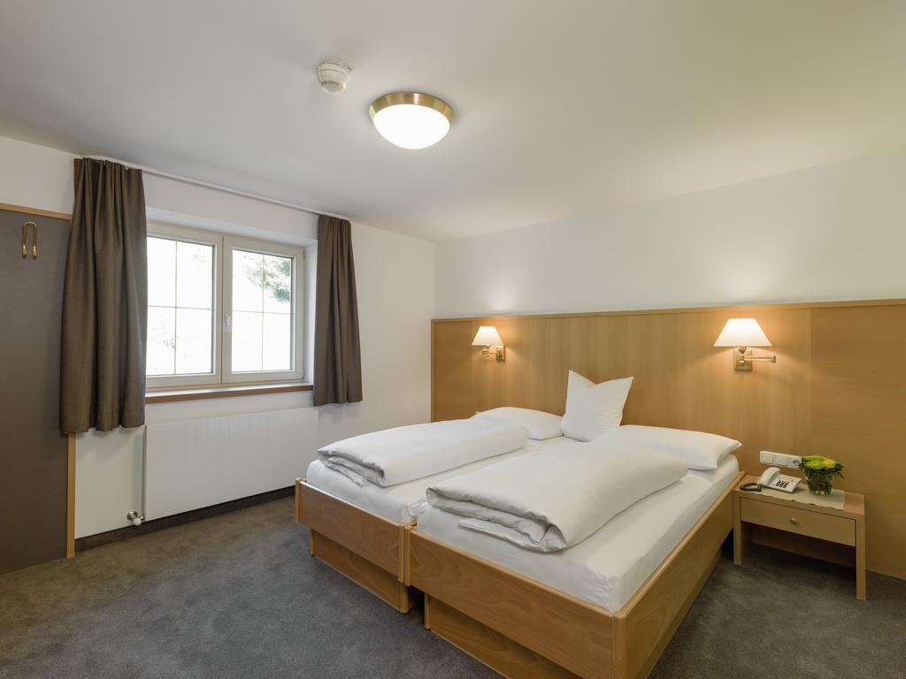 Quality Hosts Arlberg - Hotel Goldenes Kreuz B&B Sankt Anton am Arlberg Pokoj fotografie