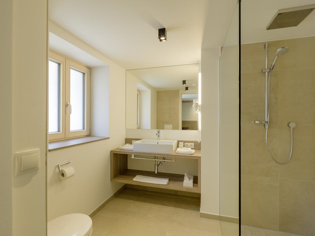 Quality Hosts Arlberg - Hotel Goldenes Kreuz B&B Sankt Anton am Arlberg Pokoj fotografie