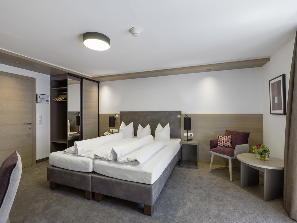 Quality Hosts Arlberg - Hotel Goldenes Kreuz B&B Sankt Anton am Arlberg Pokoj fotografie